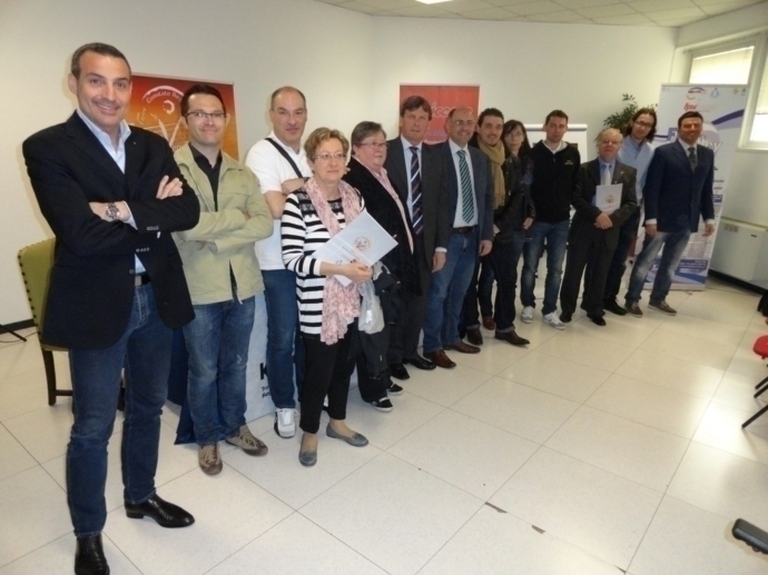 Conf_Stampa_La_foto_con_le_societa_presenti.JPG